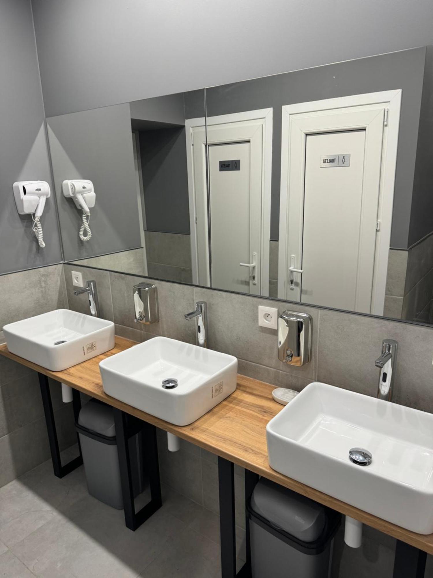 Green Hostel Katowice - 24H Parking Экстерьер фото